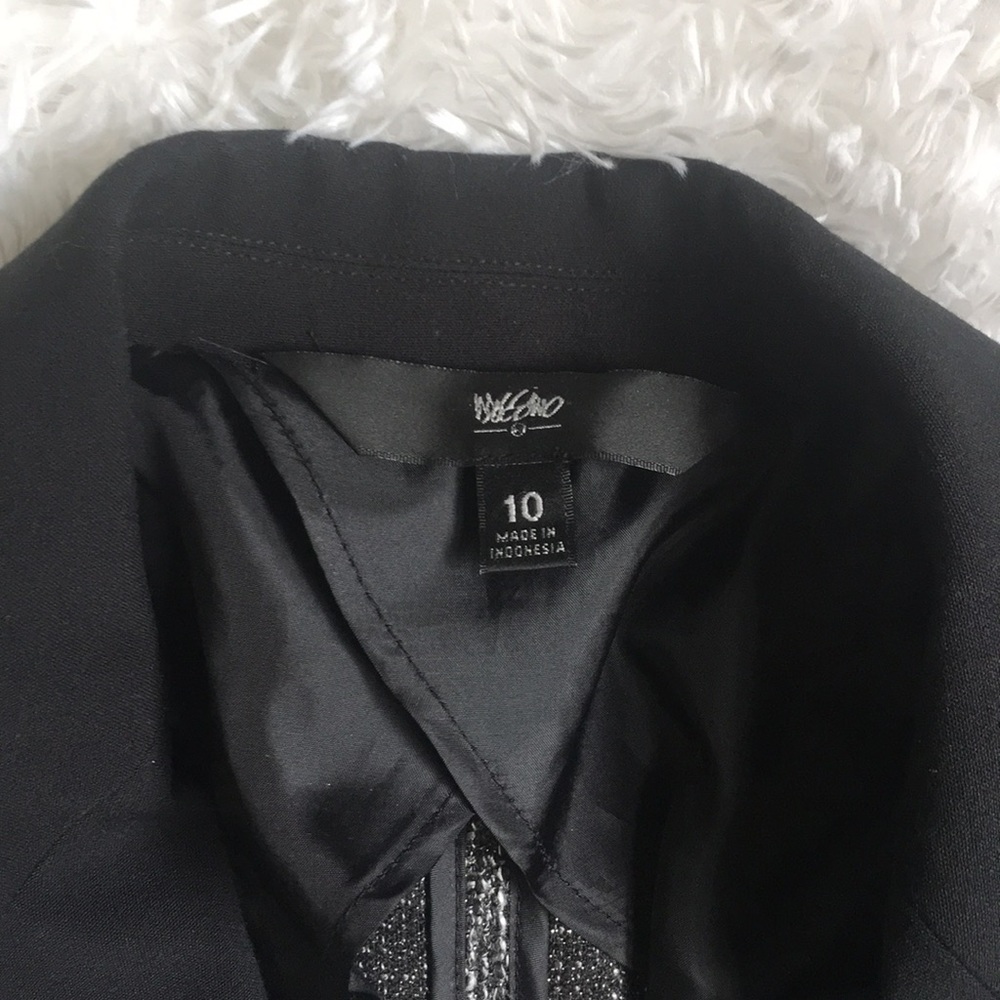 ⚡️SALE⚡️H&M tuxedo blazer with wrist zip - Picture 3 of 3